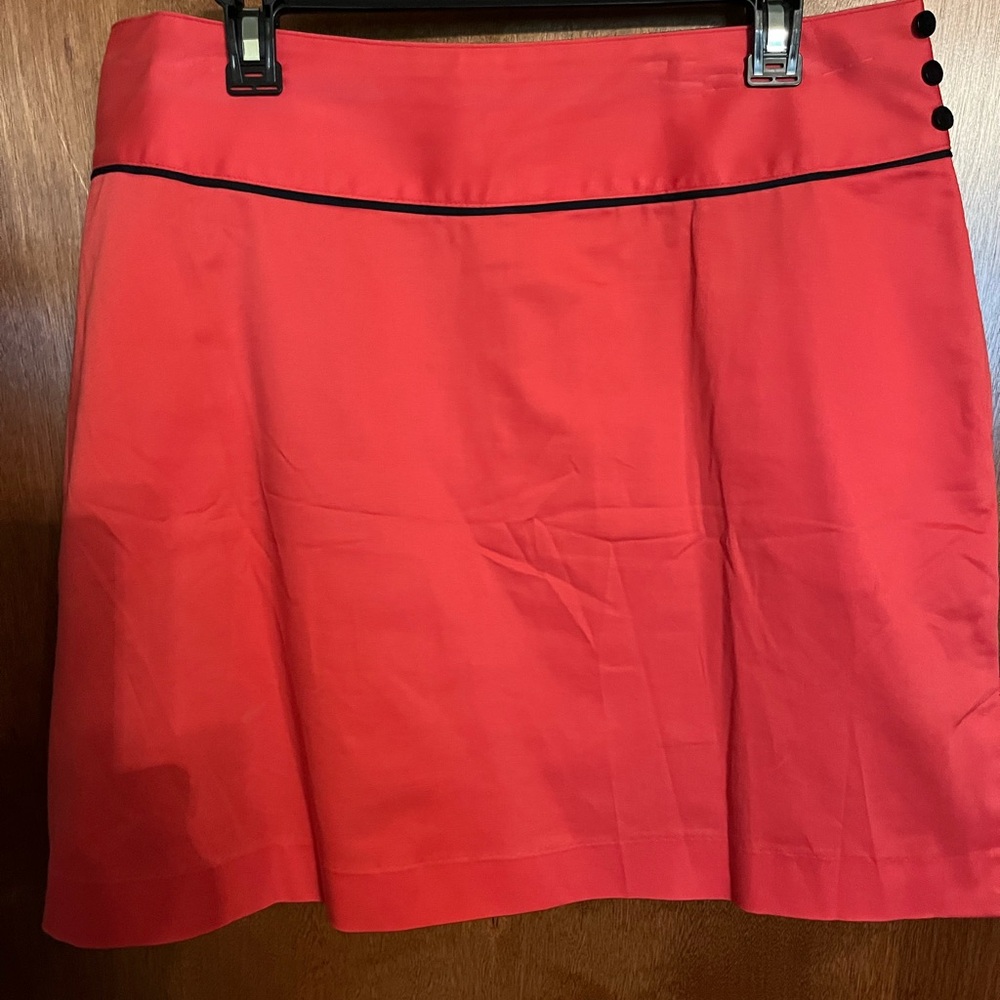 Elegant Size 16 Sunrise Corel & Black Skort